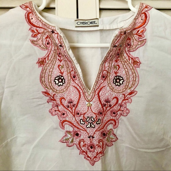 SOLD! Cherokee White Loose Shirt - Picture 3 of 4